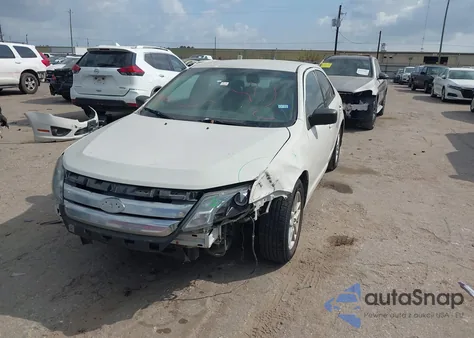 2012 Ford Fusion S z USA, uszkodzony, nr VIN 3FAHP0GA1CR350745